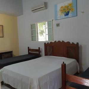 A bed or beds in a room at Chácara Shekinah