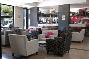 Zona de lounge sau bar la Mantra Hindmarsh Square