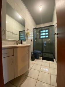 a bathroom with a shower and a sink and a toilet at neighbor.HUB hostel & coliving FLORIPA in Florianópolis