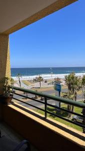 a view of the beach from the balcony of a building at Ideal familias, frente a la playa. Excelente ubicación in Iquique