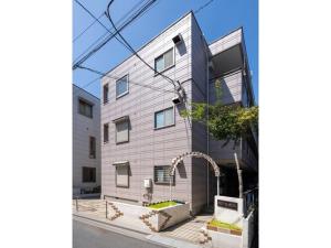 a building on the side of a street at maison elegance - Vacation STAY 15799 in Tokyo