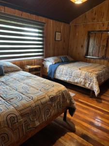 Кровать или кровати в номере Cabañas Tierra Fertil