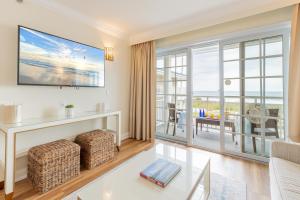 Posezení v ubytování La Mer Beachfront Resort