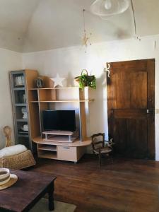 TV a/nebo společenská místnost v ubytování Appartement familial