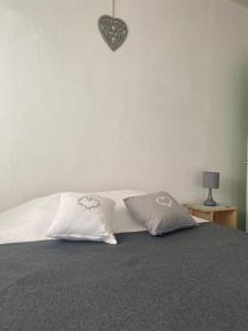 Un pat sau paturi într-o cameră la Appartement familial