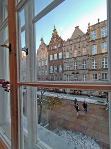 - une vue sur la ville depuis la fenêtre dans l'établissement Długa by Little Heaven, à Gdańsk