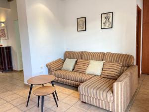 Posezení v ubytování Piso en Vall de Almonacid con vistas, aire acondicionado, Wifi y Smart TV