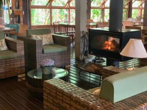 Uma área de estar em Serra do Ibitipoca Hotel de Lazer