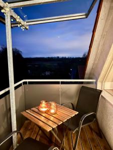 a table on a balcony with a view at Klimatisierte Dachgeschoss-Oase mit 3 Schlafzimmern, Blick & Komfort in Kehl am Rhein