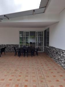 an empty room with a table and chairs in it at Quinta la Rivera Villavicencio in Villavicencio