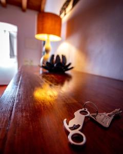 a pair of handcuffs sitting on top of a wooden table at Vespa House in Igrejinha