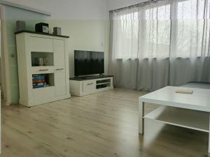 Televízia a/alebo spoločenská miestnosť v ubytovaní fewo1846 - Martinsberg - zentrumsnahe Wohnung mit 3 Schlafzimmern