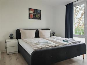 Posteľ alebo postele v izbe v ubytovaní fewo1846 - Martinsberg - zentrumsnahe Wohnung mit 3 Schlafzimmern