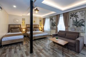 Postel nebo postele na pokoji v ubytování LINNGA HOTEL & SUITE