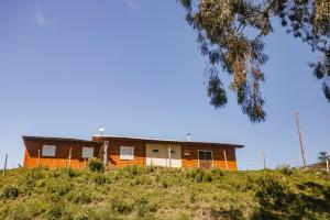 a house on the top of a hill at Pousada recanto entre Rios Casa Vó Silvina in Urubici