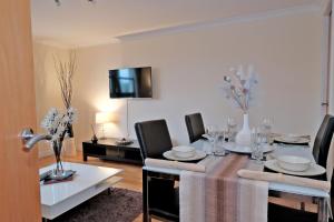 a dining room with a table and chairs and a television at Great City Centre Apartment in Aberdeen Scotland in Aberdeen