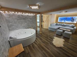 Zona d'estar a Apartament z jacuzzi Zakopane