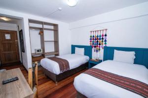 A bed or beds in a room at Inkarri Cusco