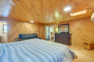 een slaapkamer met een bed en een houten plafond bij Secluded Log Cabin Less Than 1 Mi to Munger State Trail! in Finlayson