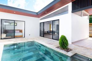 an indoor swimming pool in a home with a house at Casa Coral - great location - high speed internet in Uvita