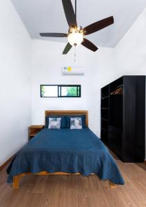 Postel nebo postele na pokoji v ubytování Casa Coral - great location - high speed internet + 17 fotografií