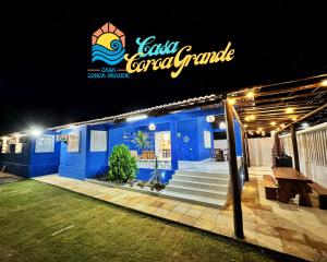 een blauw gebouw met een bord dat koude tuin grandille leest bij Casa Coroa Grande! A Sua Casa de Praia em São José in São José da Coroa Grande