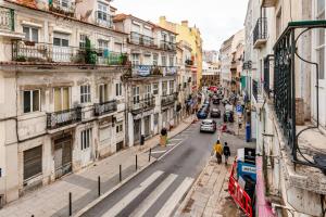 リスボンにあるVisit Lisbon 4fun - Anjos Apartmentの建物のある街並み