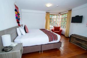 A bed or beds in a room at Inkarri Cusco
