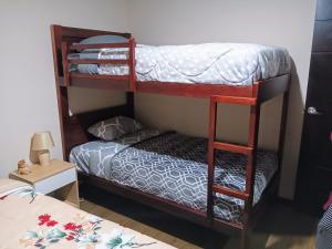 a couple of bunk beds in a room at Departamento Grande con Jacuzzi in Cuenca