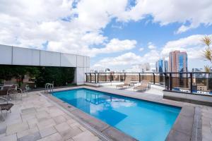 a swimming pool on the roof of a building at Cyclinn Faria Lima Itaim in São Paulo