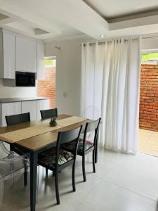 Dapur atau dapur kecil di Villa Le Rosa Unit 2