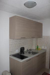 Kuchyň nebo kuchyňský kout v ubytování Apartments Miletic J-I