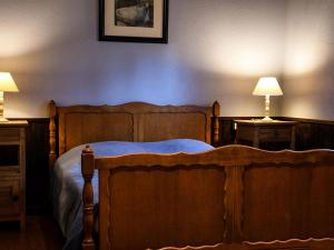 Llit o llits en una habitació de Attractive Chalet in Vielsalm with Large Garden
