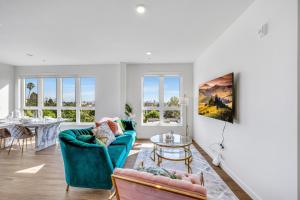 Spacious Hollywood Apartments with Pool/Gym/Free Parking