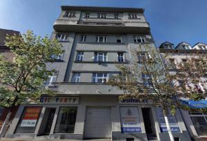 Fotografia z galérie ubytovania Large 3 bedroom apartment with city skyline view v Karlových Varoch