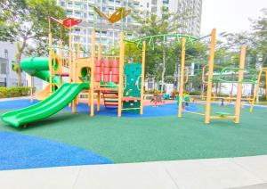 Area giochi per bambini di Cozy Cybersquare Ensuite with Pool View #CS1