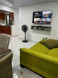 Μια τηλεόραση ή/και κέντρο ψυχαγωγίας στο Apartamento grupo empresarial