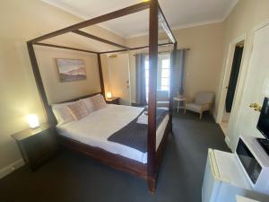 an overhead view of a bedroom with a canopy bed at Settlers House York in York