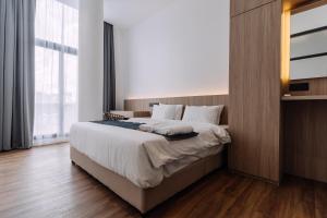 Postel nebo postele na pokoji v ubytování Impiana by Roxy Hotel