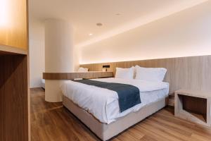 Postel nebo postele na pokoji v ubytování Impiana by Roxy Hotel