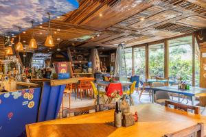 Restoran või mõni muu söögikoht majutusasutuses Mamallacta Páramo Lodge