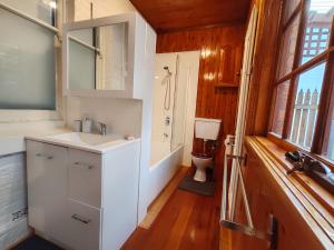 Koupelna v ubytování Campbell St Cottage, Hobart CBD + 25 fotografií