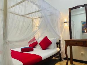 A bed or beds in a room at Cinnamon City