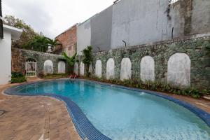 Bazén v ubytování Urbanview Hotel De Breeze Kemang Jakarta by RedDoorz nebo v jeho okolí