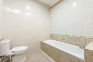 Koupelna v ubytování Urbanview Hotel De Breeze Kemang Jakarta by RedDoorz