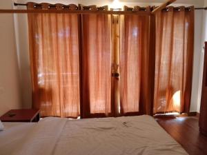 Tempat tidur dalam kamar di Royal Castle Resort palolem, canacona