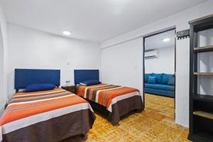 Postel nebo postele na pokoji v ubytování Casa Nance Alojamientos CHICHÉN ITZÁ Hospedaje Familiar Mercado 28 y ADO Centro