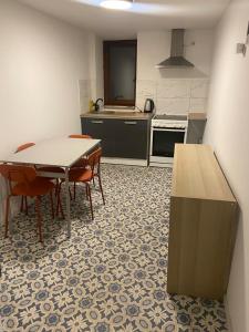 a kitchen with a table and chairs in a room at 2 bedroom and kitchen in Mons