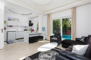 a living room with a couch and a table at Villa Casa Mia in Dalyan