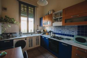 Η κουζίνα ή μικρή κουζίνα στο Bonanno Street Tower free parking